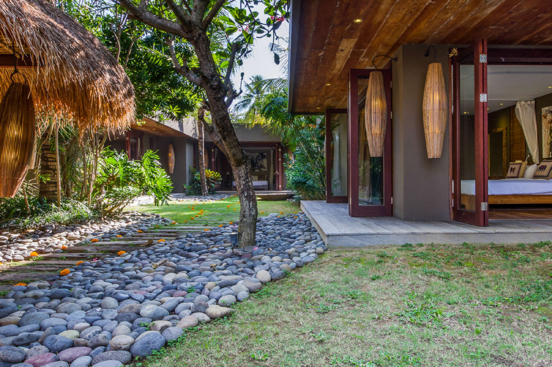 Rent a Luxury Villa in Bali Close to the Beach, Bali Villa 2086