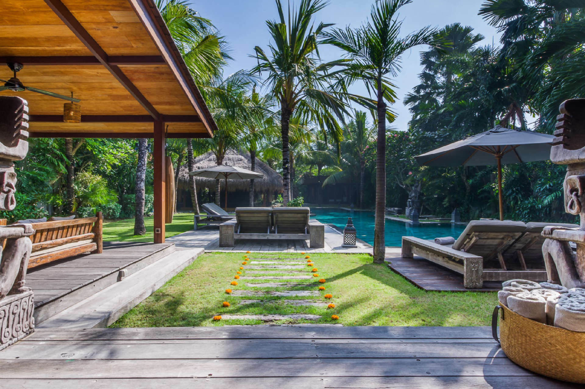 Rent a Luxury Villa in Bali Close to the Beach, Bali Villa 2086