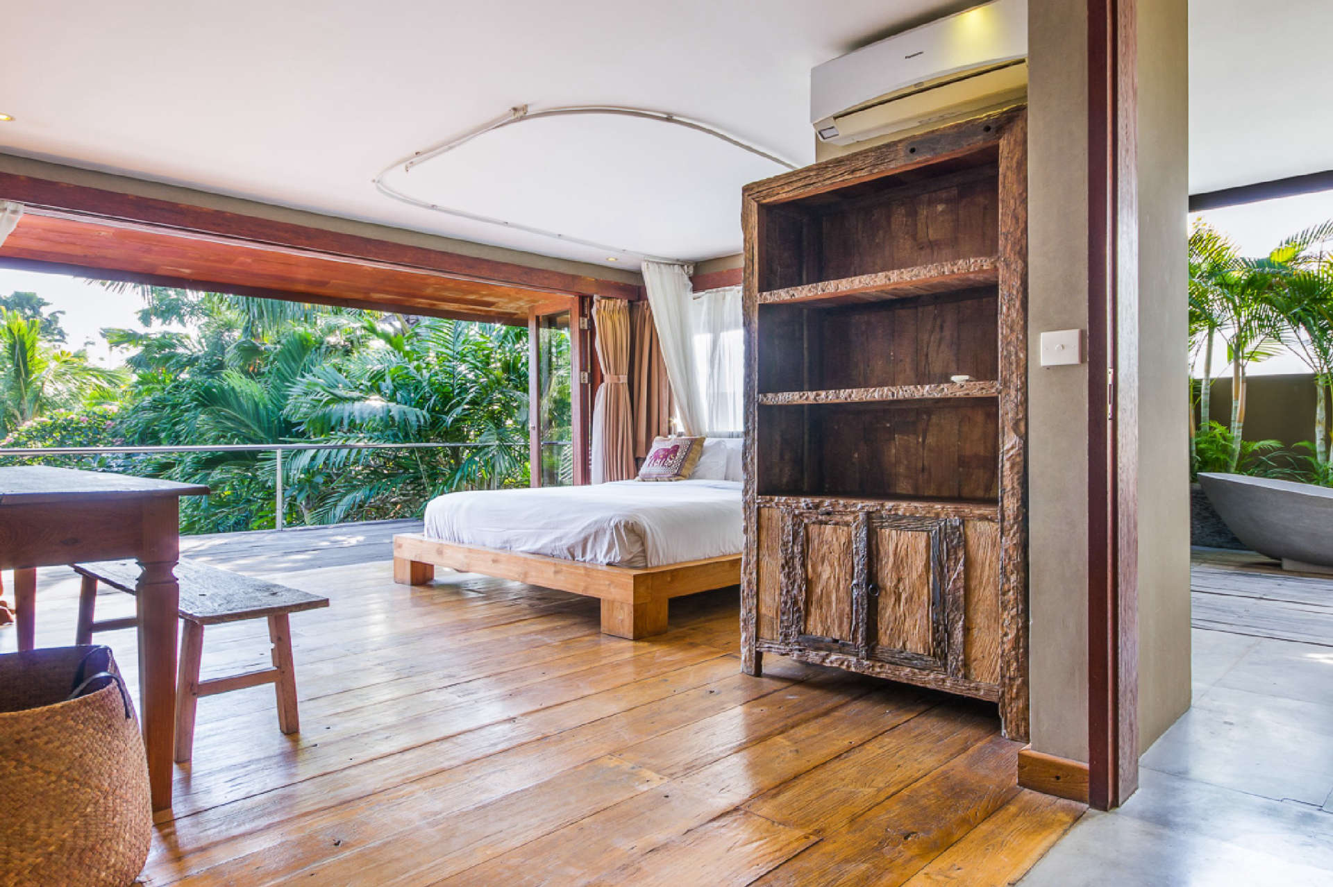 Rent a Luxury Villa in Bali Close to the Beach, Bali Villa 2086