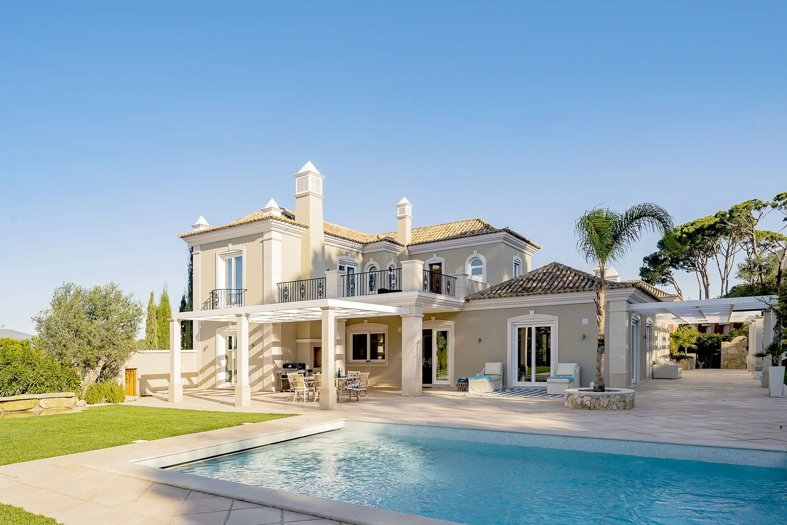 5 Star Villa Lydia - Refined Luxury with Private Cinema