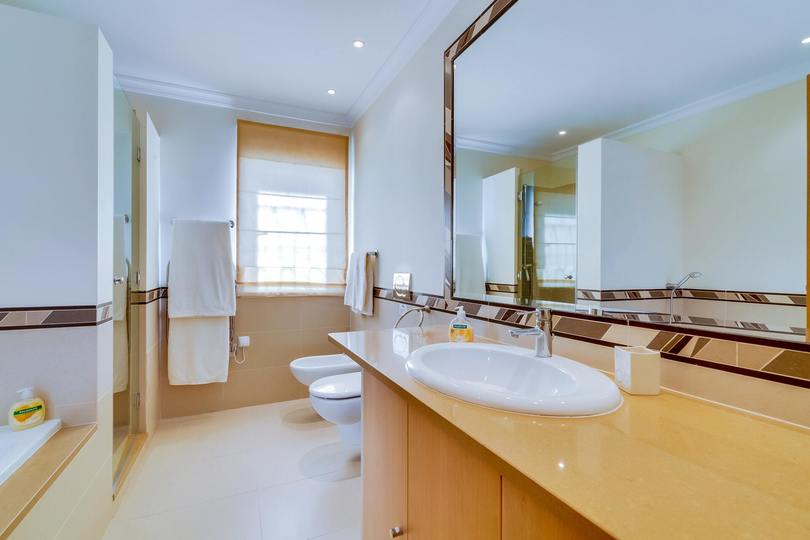 5 Star Villa Amari - Heatable Pool & Private Garden