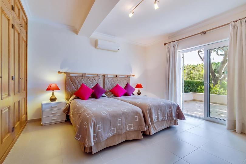 5 Star Villa Amari - Heatable Pool & Private Garden