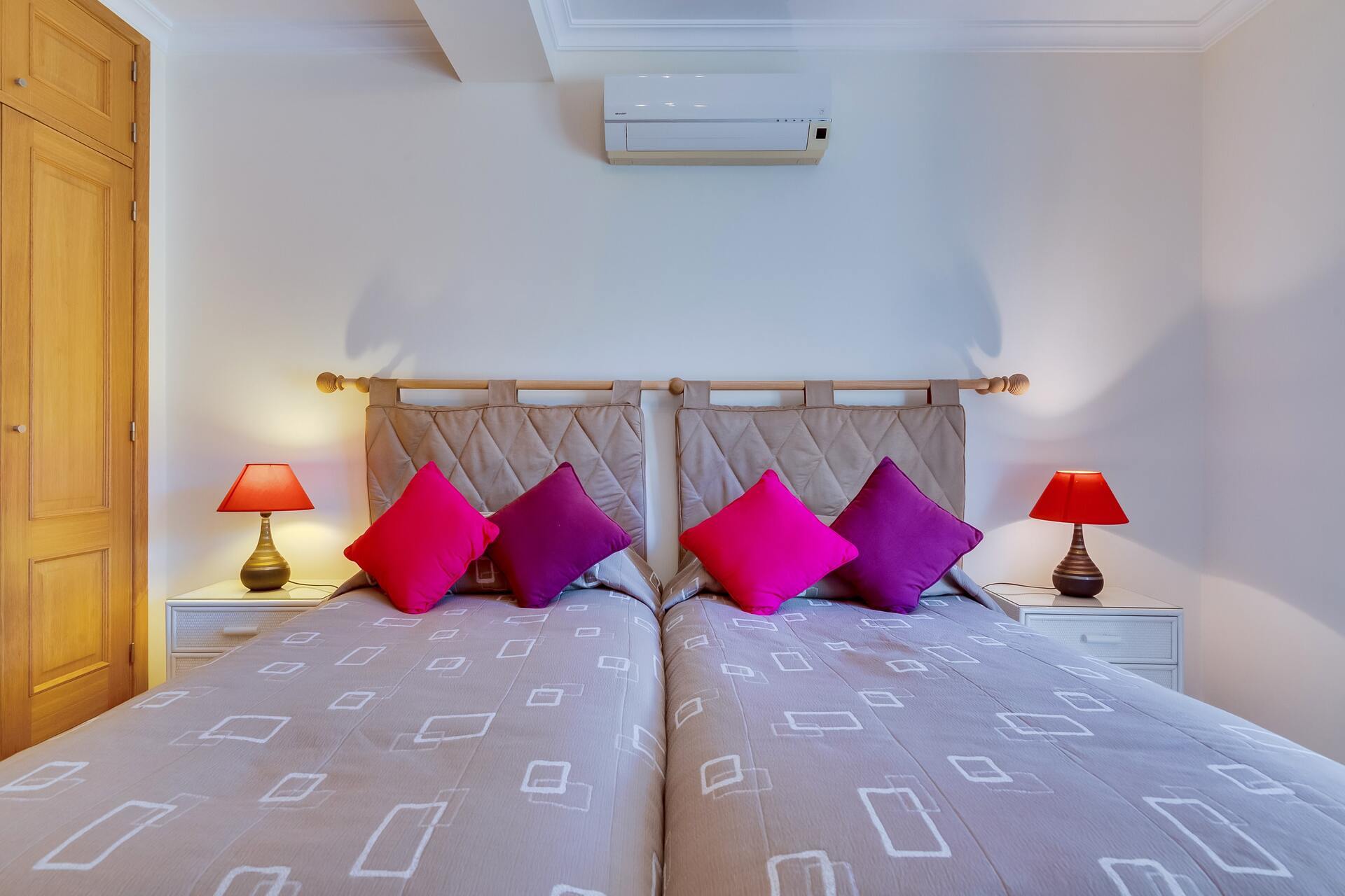 5 Star Villa Amari - Heatable Pool & Private Garden