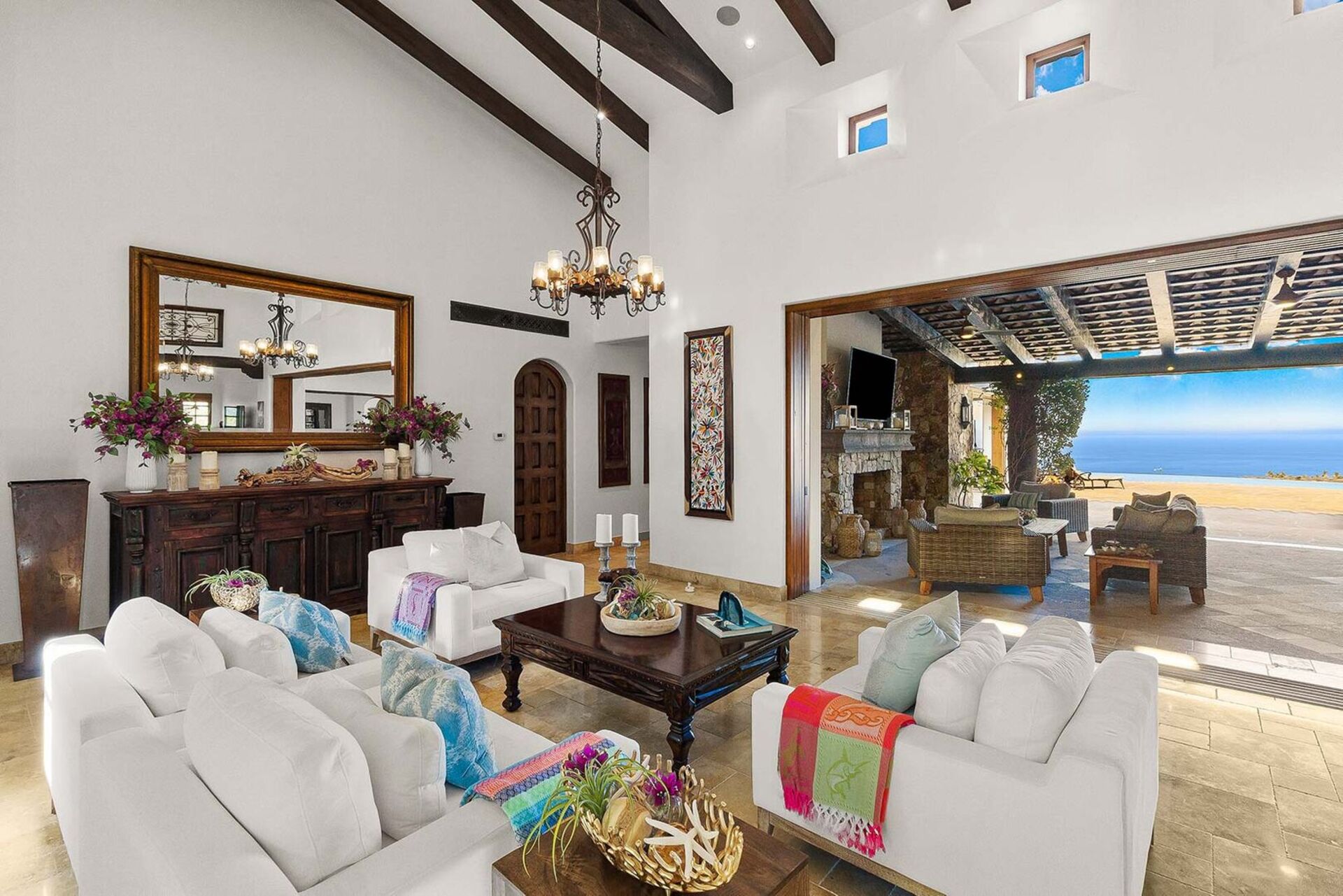 Luxury 5-Star Villa in San José: Pool & Beach Bliss!