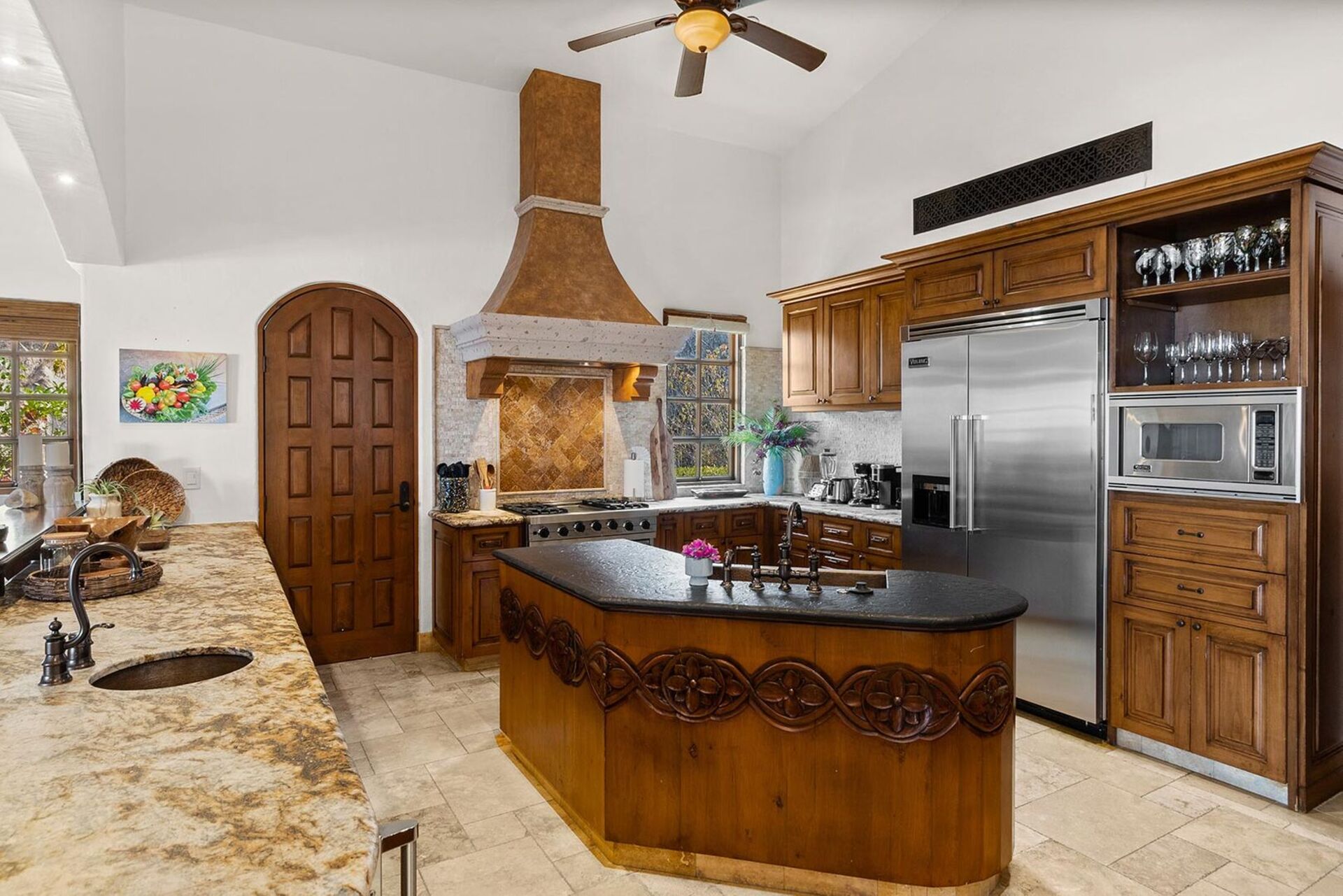 Luxury 5-Star Villa in San José: Pool & Beach Bliss!