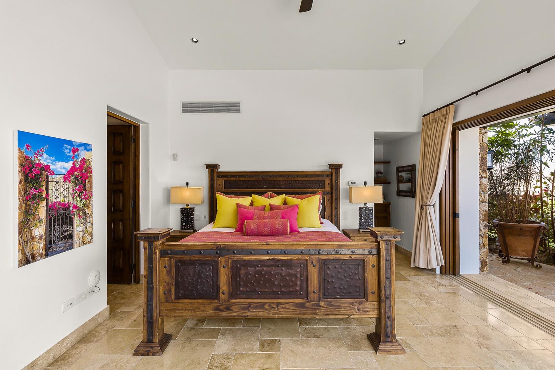 Luxury 5-Star Villa in San José: Pool & Beach Bliss!