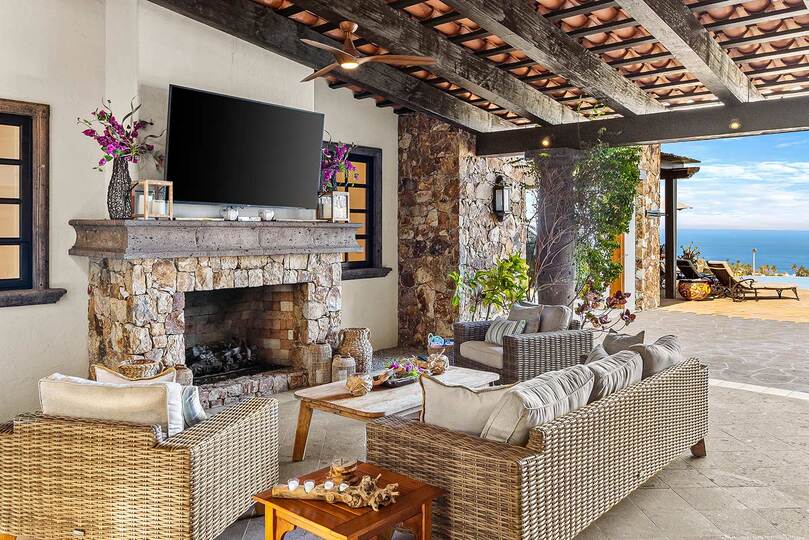 Luxury 5-Star Villa in San José: Pool & Beach Bliss!