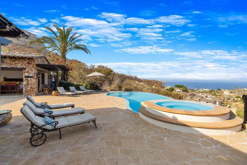 Luxury 5-Star Villa in San José: Pool & Beach Bliss!