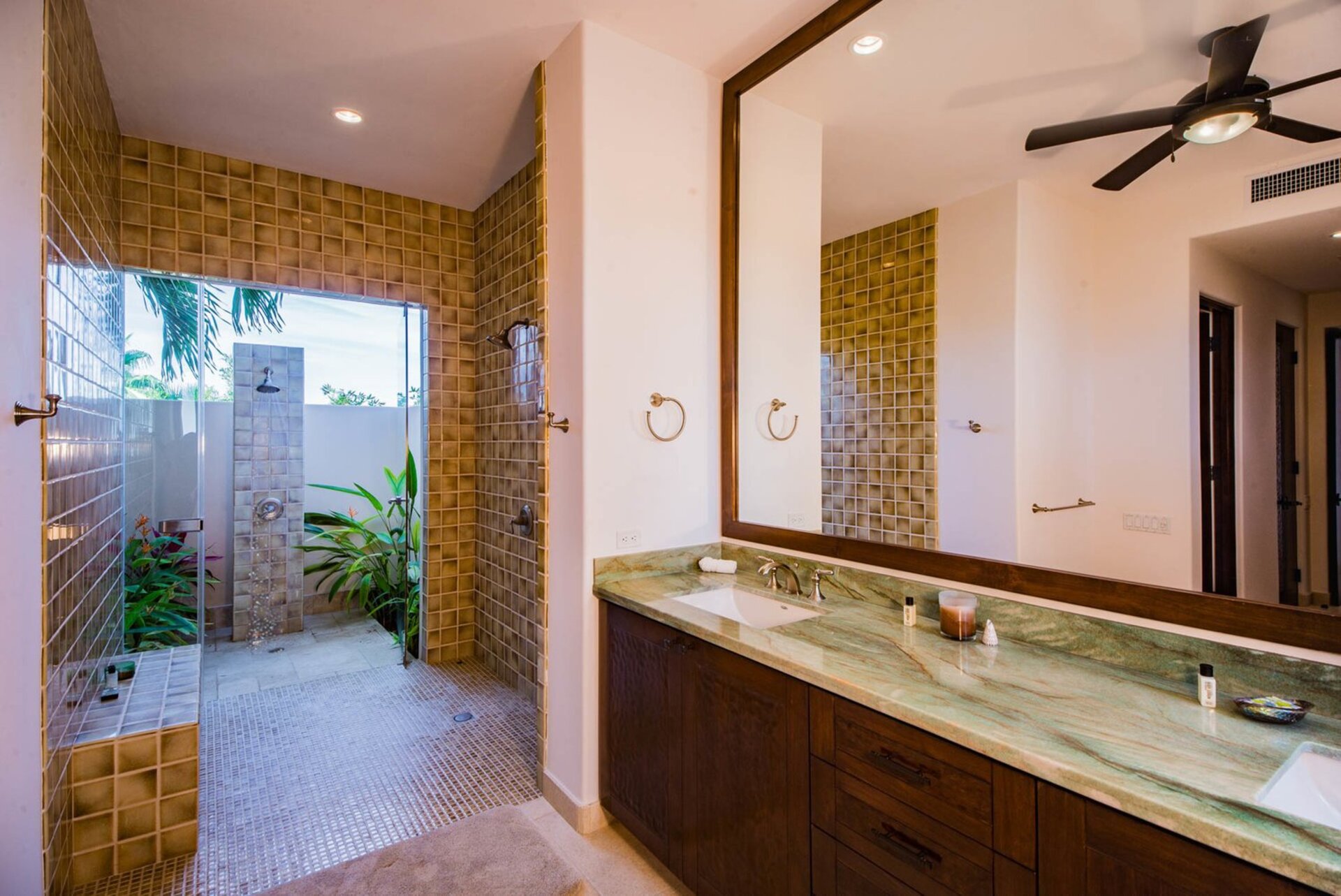 Ultimate Luxury Awaits, Cabo San Lucas Mansion 1040