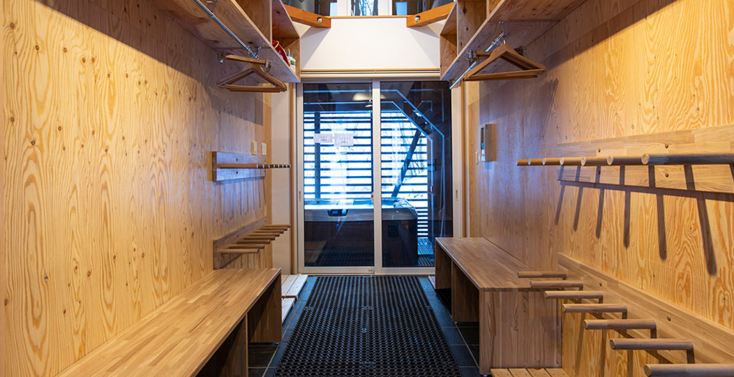 Luxury 2 Bed Ski Chalet with Hot tub, Niseko Chalet 1007