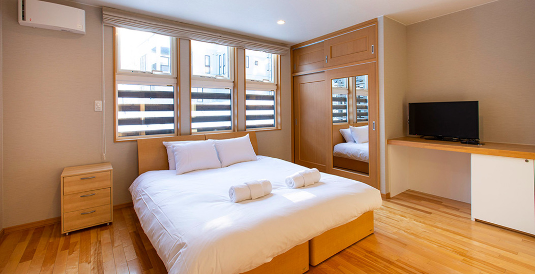 Luxury 2 Bed Ski Chalet with Hot tub, Niseko Chalet 1007