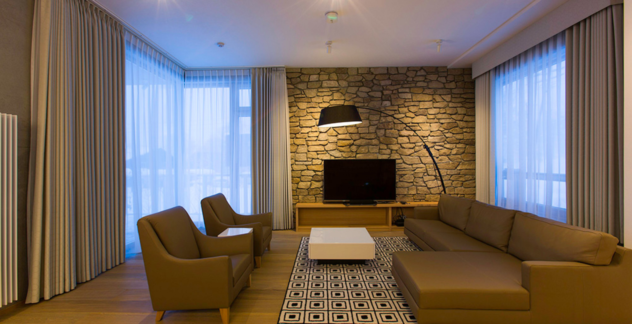 Luxury 4 Bed Holiday Chalet in Hirafu, Niseko Chalet 1010
