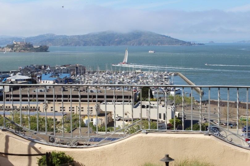 Exclusive 2 Bedroom Home with Breathtaking Views, San Francisco Apartment 1000