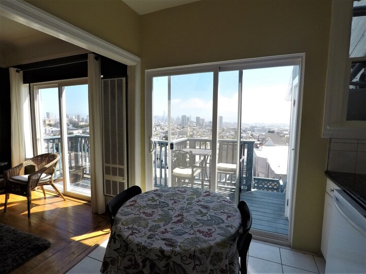 The Ultimate 2 Bedroom Home with Magnificent Views, San Francisco Apartment 1007