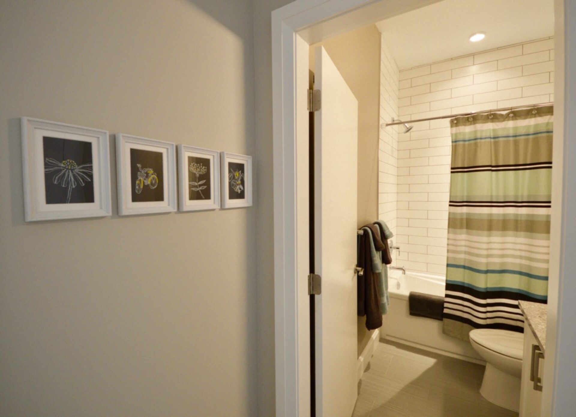 Beautiful 5 Star Apartment minutes from City Centre, Vancouver Island Apartment 1001