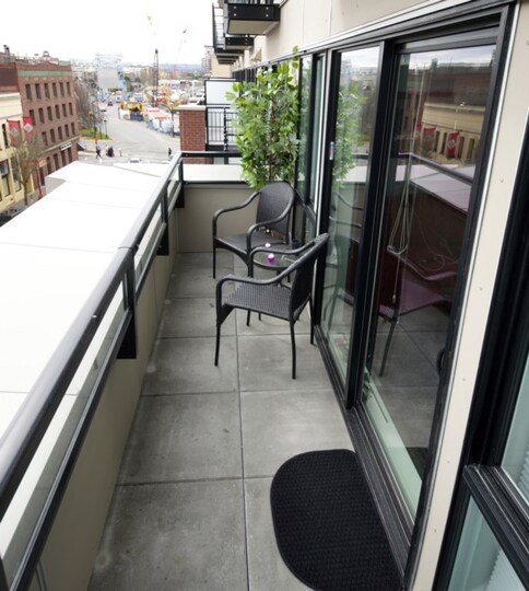 Luxury Apartment near the Waterfront, Vancouver Island Apartment 1007