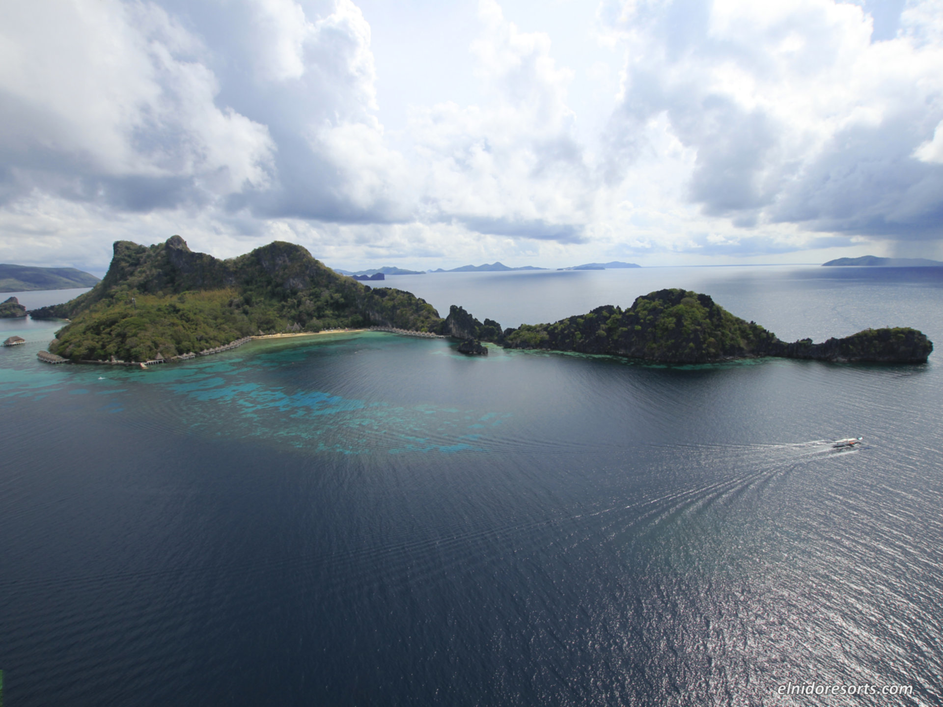 5 Star Exclusive Water Cottage on Apulit Island Resort, El Nido Cottage 1001