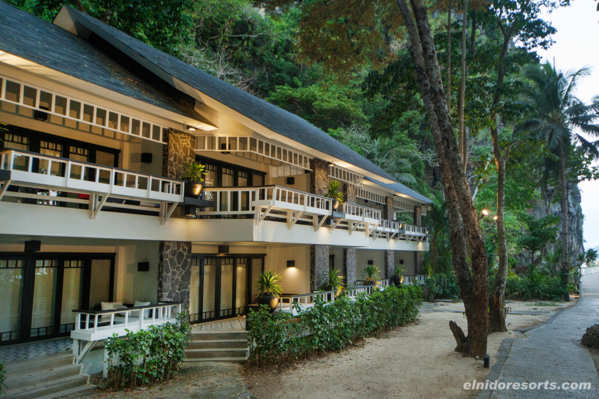 5 Star Ultimate Beachfront Cottage on Lagen Island Resort, El Nido Cottage 1008