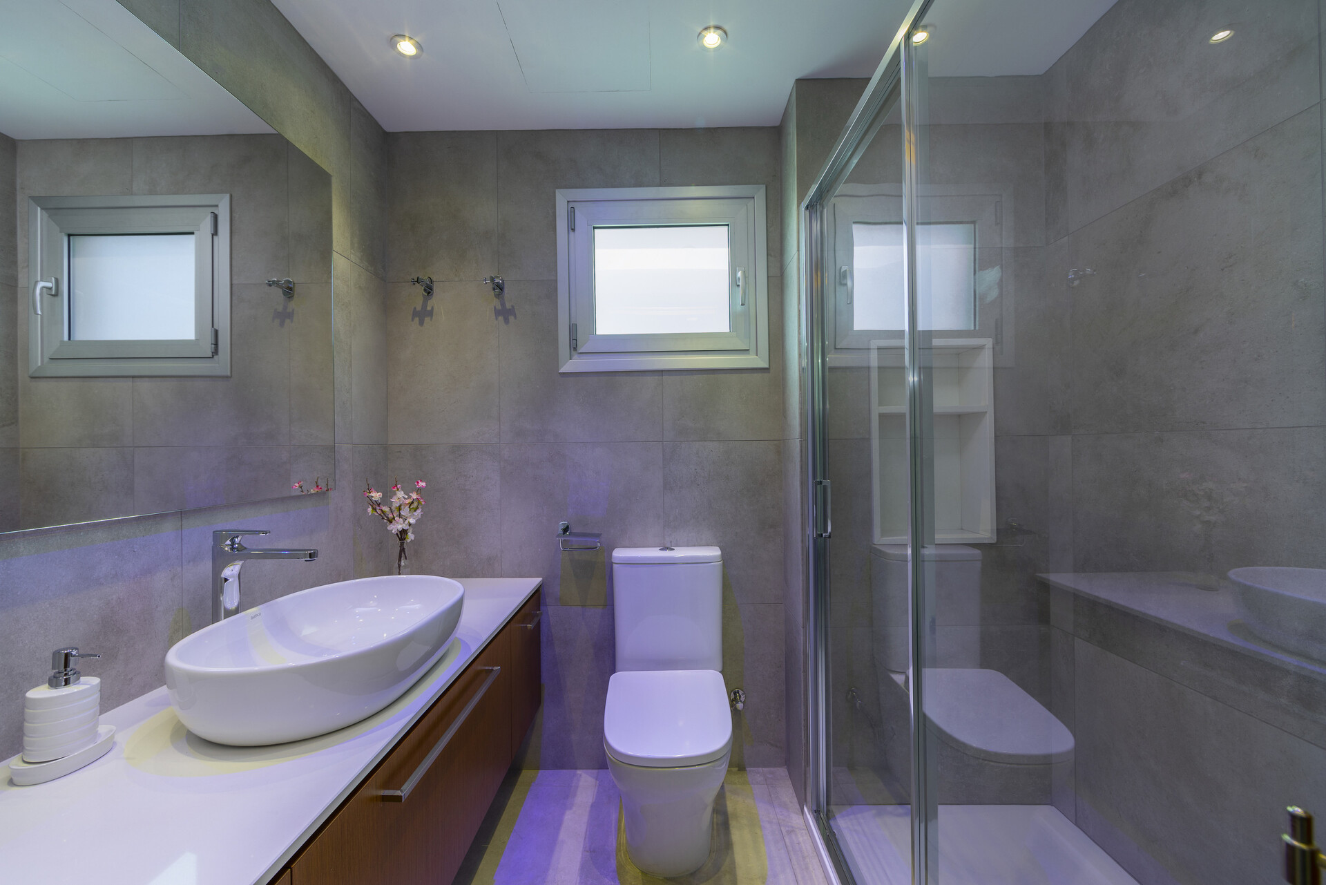 Imagine You and Your Family Renting this Perfect Beachfront Apartment, Larnaca Apartment 1388