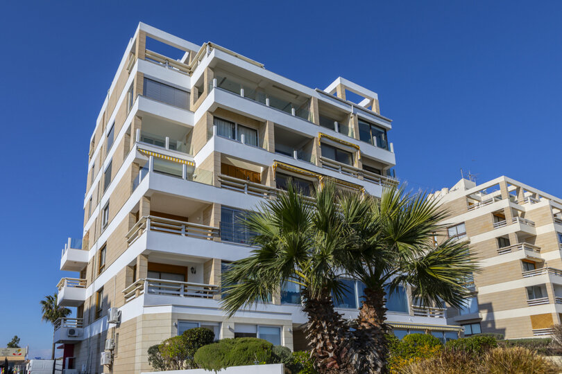 Imagine You and Your Family Renting this Perfect Beachfront Apartment, Larnaca Apartment 1388