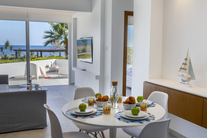Imagine You and Your Family Renting this Perfect Beachfront Apartment, Larnaca Apartment 1388