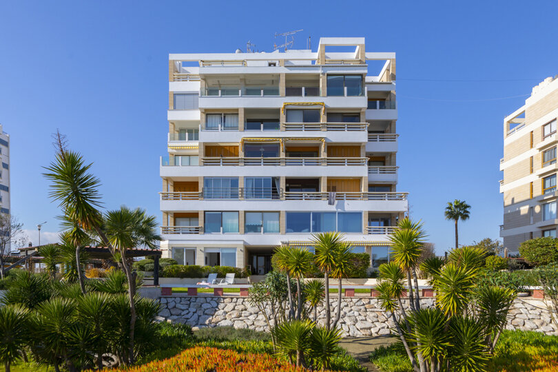 Imagine You and Your Family Renting this Perfect Beachfront Apartment, Larnaca Apartment 1388