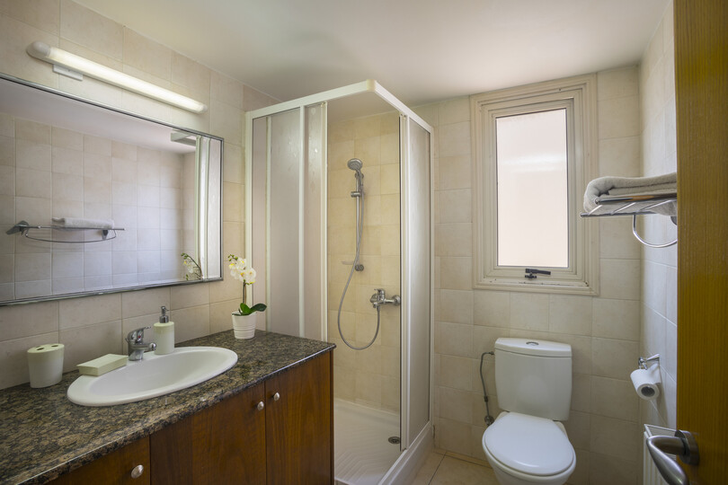 The Ultimate Guide to Renting Your Luxury 3 Bedroom Villa on the Beach, Larnaca Villa 1394