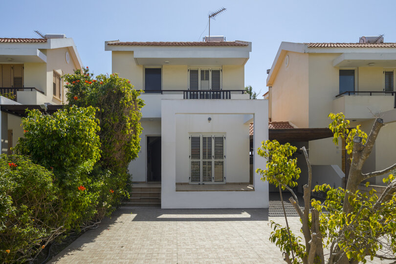 The Ultimate Guide to Renting Your Luxury 3 Bedroom Villa on the Beach, Larnaca Villa 1394