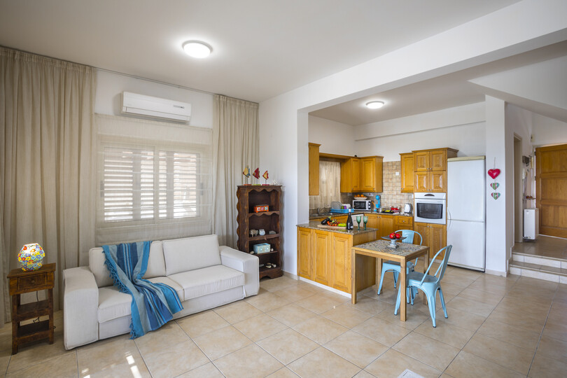The Ultimate Guide to Renting Your Luxury 3 Bedroom Villa on the Beach, Larnaca Villa 1394