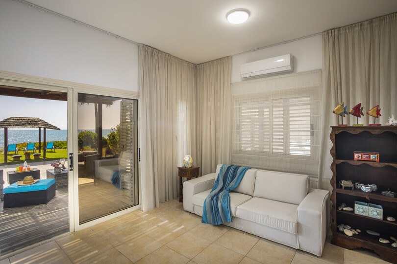 The Ultimate Guide to Renting Your Luxury 3 Bedroom Villa on the Beach, Larnaca Villa 1394