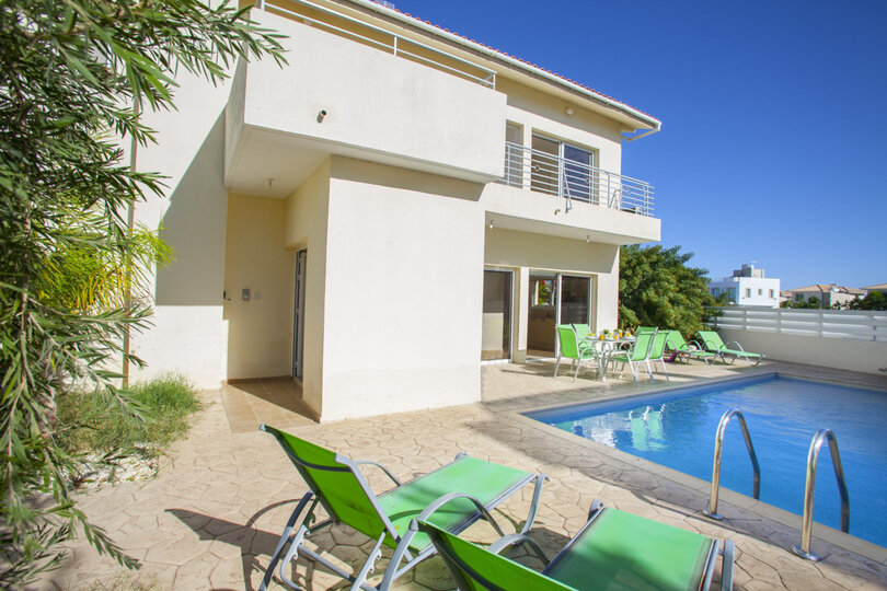 Imagine You and Your Family Renting this Luxury Villa in Protaras, minutes from the Beach, Protaras Villa 1477