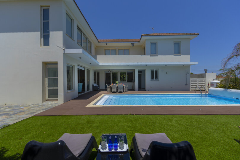 Picture Renting your 5 Star Villa with Beautiful Private Pool, Larnaca Villa 1397