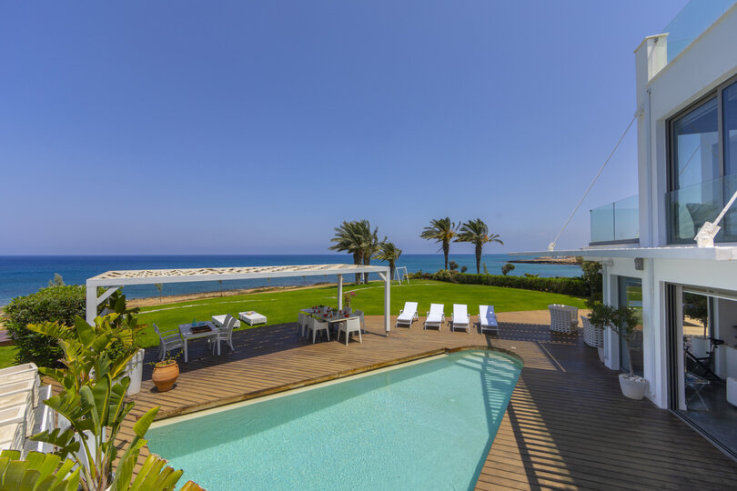 5 Star Villa Protaras Beachfront Dream - Ultimate Seafront Escape, Pernera, Cyprus