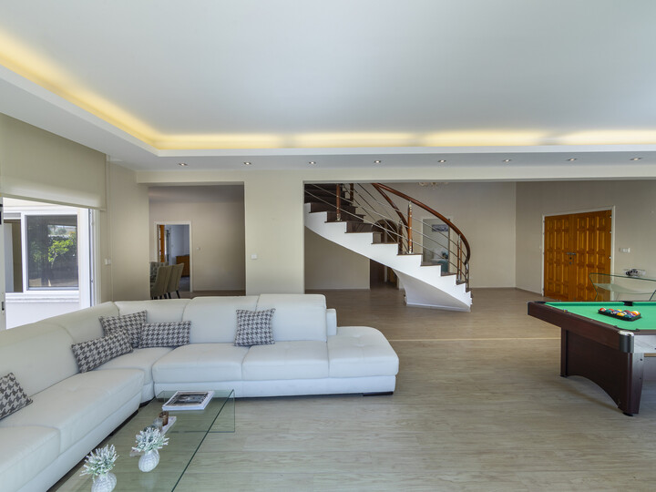 You and Your Family will love this Beachfront Villa, Larnaca Villa 1400