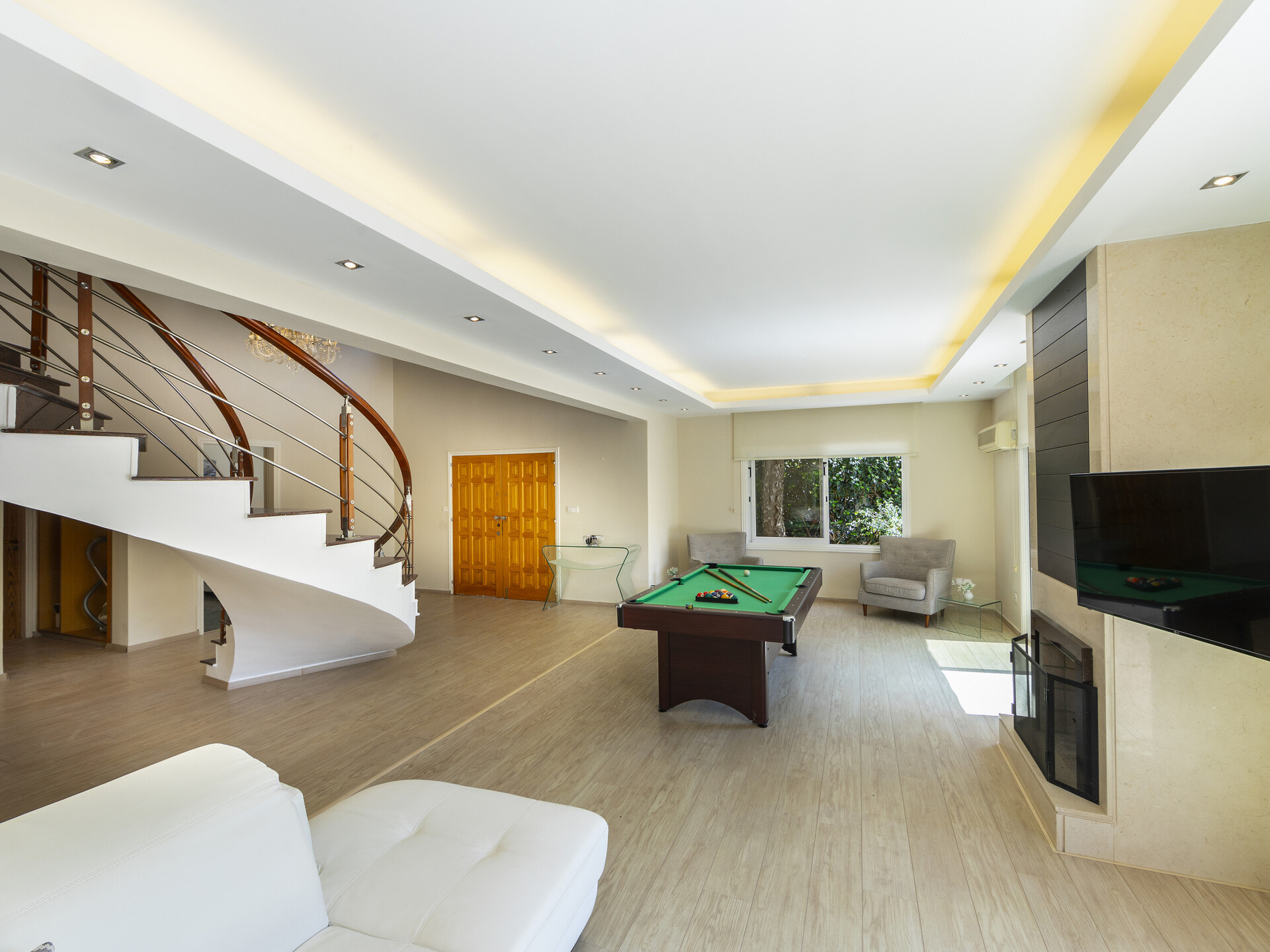 You and Your Family will love this Beachfront Villa, Larnaca Villa 1400