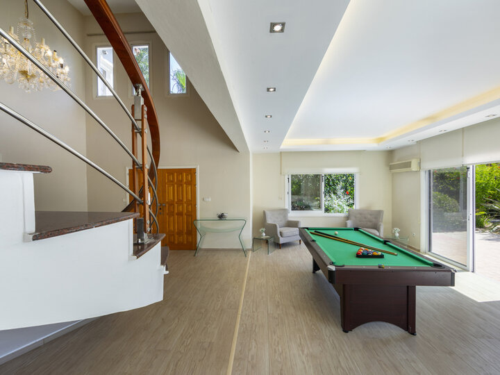 You and Your Family will love this Beachfront Villa, Larnaca Villa 1400