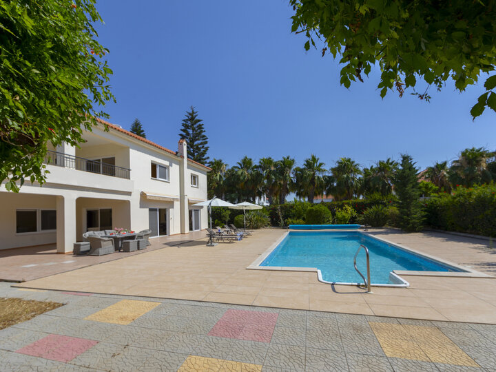 You and Your Family will love this Beachfront Villa, Larnaca Villa 1400