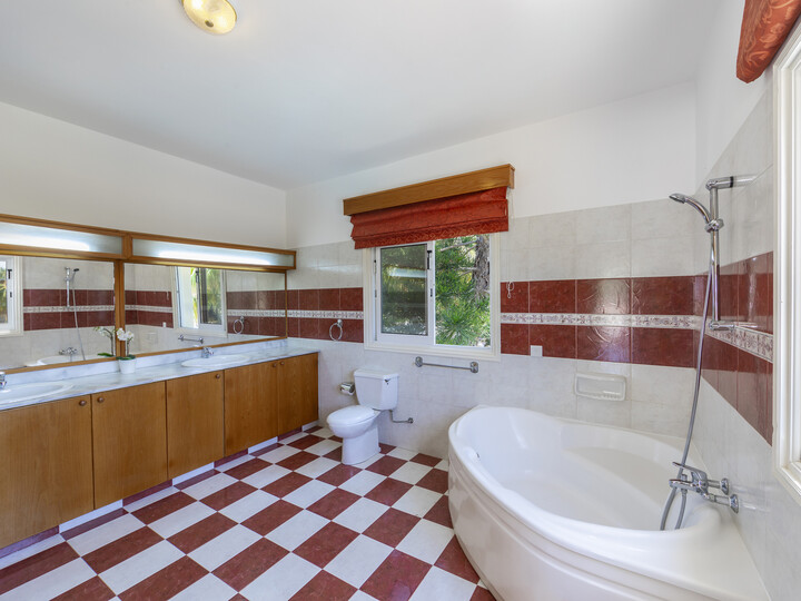 You and Your Family will love this Beachfront Villa, Larnaca Villa 1400
