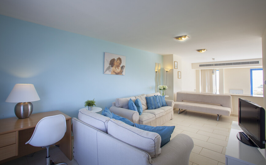 You and Your Family will love this Seafront Villa, Protaras Villa 1540