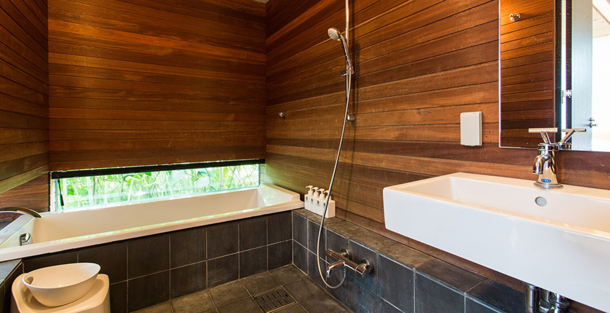 5 Star Chalet in Hirafu, Close to Ski Resort, Niseko Chalet 1023