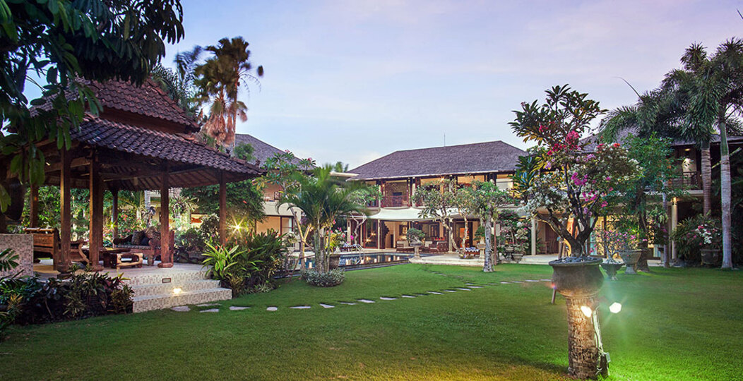 Chic Retreat: 5 BR Villa in Bali,2253