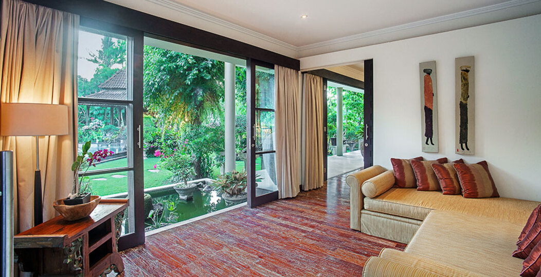 Chic Retreat: 5 BR Villa in Bali,2253