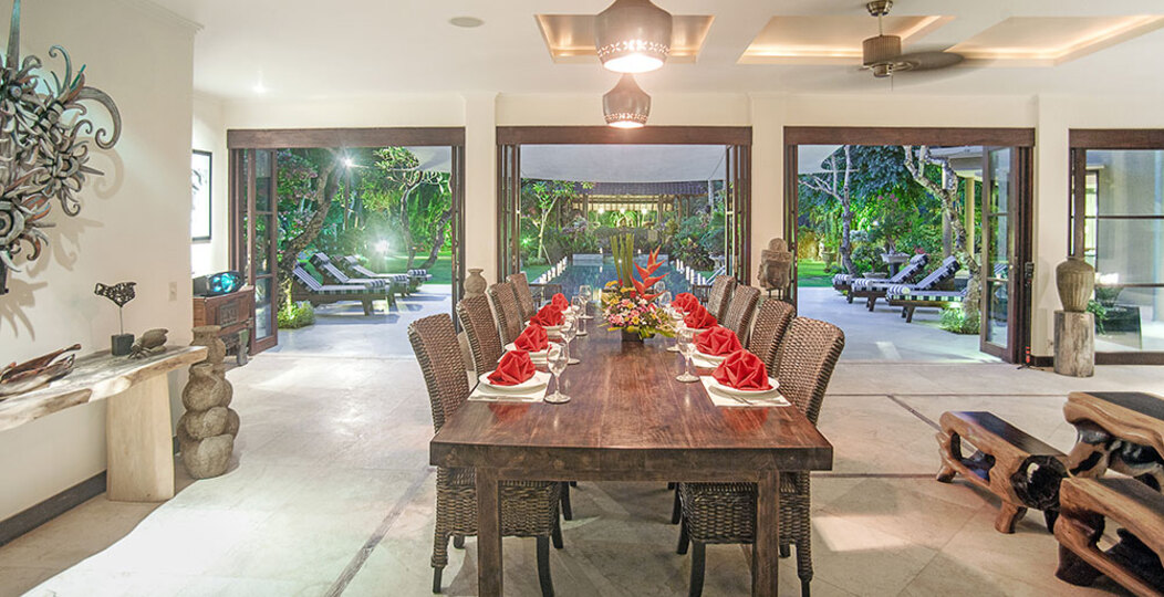 Chic Retreat: 5 BR Villa in Bali,2253