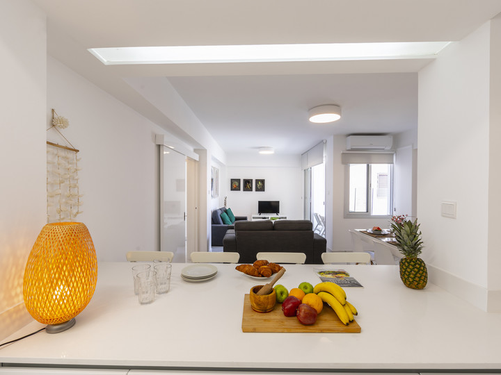 The Perfect Holiday Apartment minutes from the Beach in Larnaca, Larnaca Apartment 1401