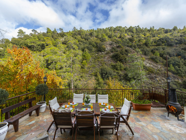 You and Your Family will love this Villa close to the beautiful town of Limassol, Limassol Villa 1003