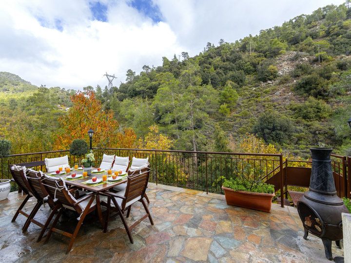 You and Your Family will love this Villa close to the beautiful town of Limassol, Limassol Villa 1003