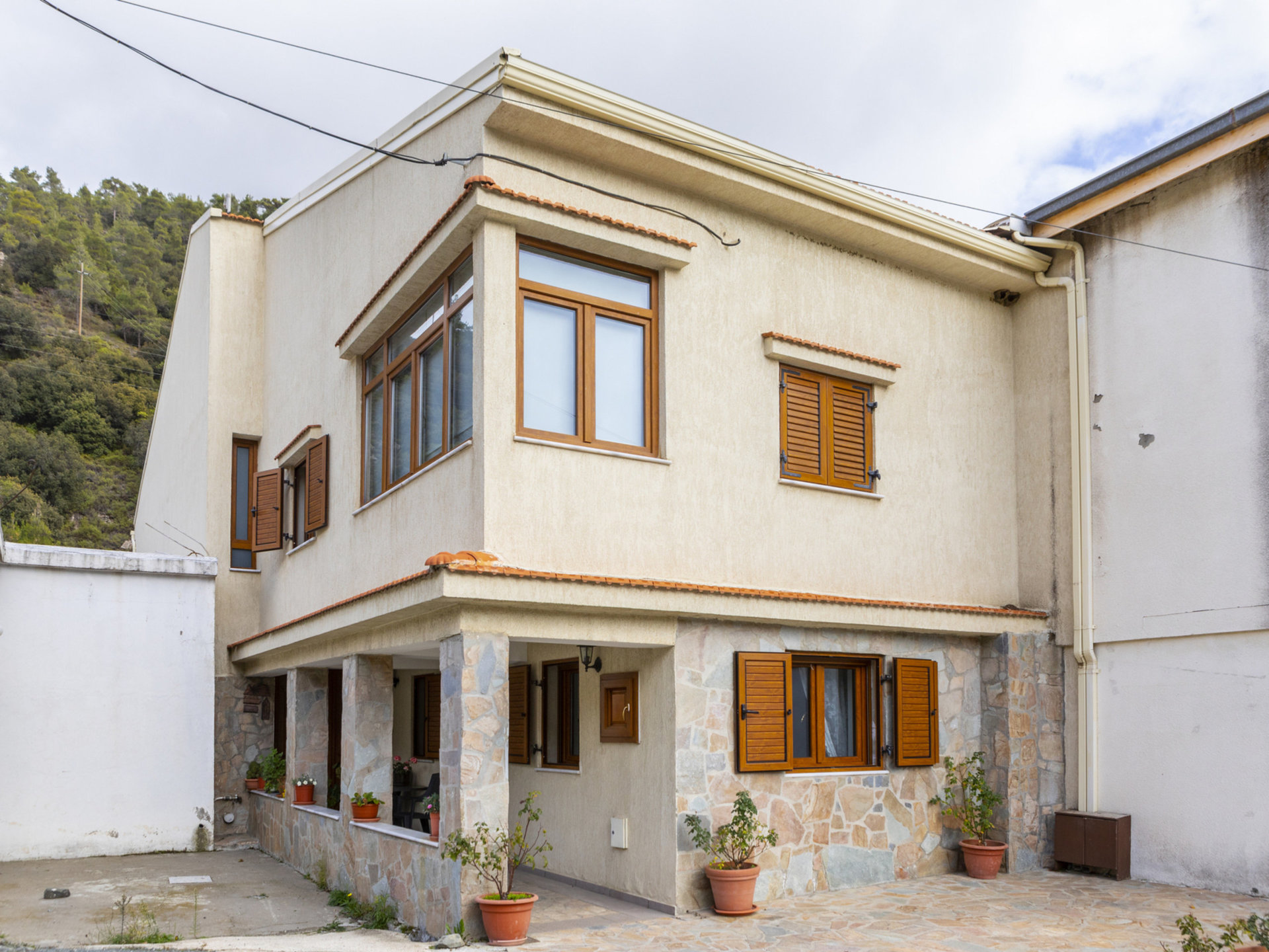 You and Your Family will love this Villa close to the beautiful town of Limassol, Limassol Villa 1003