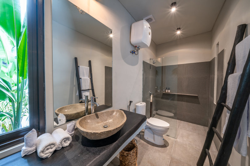 Luxury 4-Bedroom Holiday Rental Near Berawa Beach, Bali Villa 2094