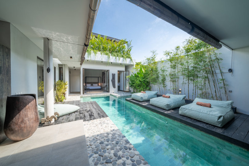 Luxury 4-Bedroom Holiday Rental Near Berawa Beach, Bali Villa 2094