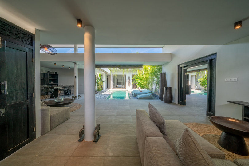 Luxury 4-Bedroom Holiday Rental Near Berawa Beach, Bali Villa 2094